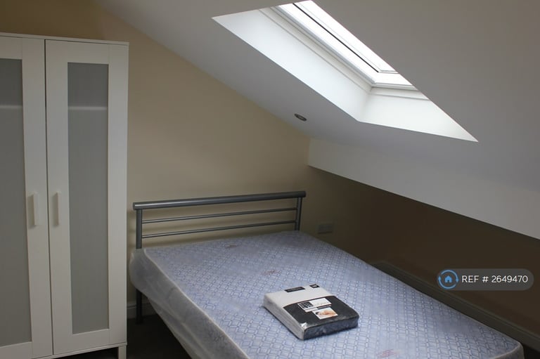 6 bedroom house in Hibbert Street, Manchester, M14 (6 bed) (#2649470)