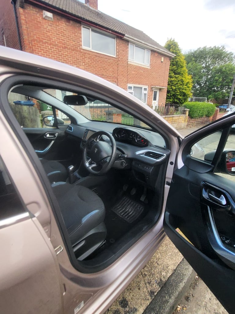 Peugeot, 208, Hatchback, 2013, Manual, 1560 (cc), 5 doors