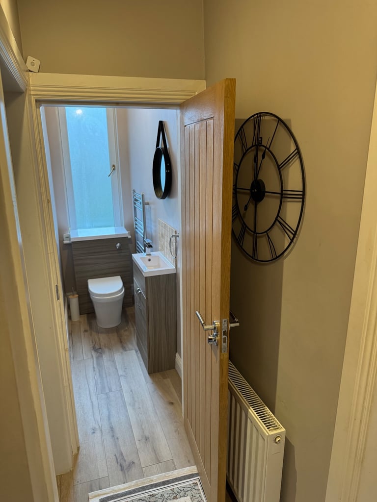 Stunning 1 bed 1 box room with en suite