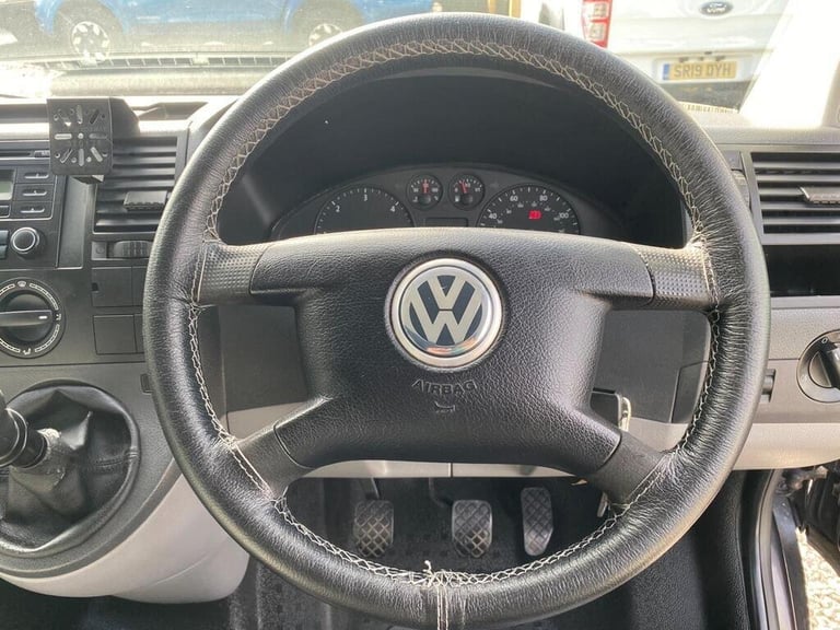 2006 Volkswagen Transporter 2.5 TDi T32 REAR LONGUE-5 BELTS-20 inch ALLOYS-PRIVATE PLATE MOTORHOM...
