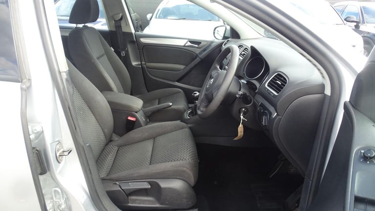 VOLKSWAGEN GOLF 1.4 Twist hatch petrol Silver Manual Petrol 2011