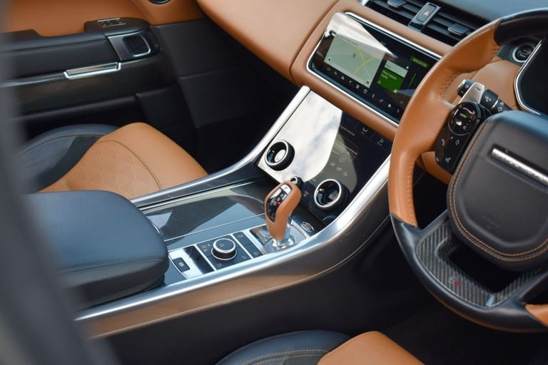 2021 62 LAND ROVER RANGE ROVER SPORT 5.0 P575 V8 SVR CARBON EDITION SUV 5DR PETR