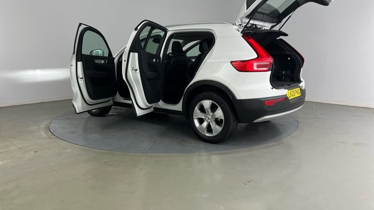 2020 Volvo XC40 T3 Momentum Automatic Estate Petrol Automatic
