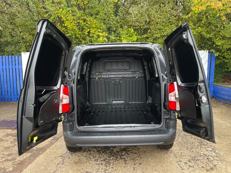 2022 Citroen Berlingo 1.5 BlueHDi 1000Kg Enterprise Pro 100ps Diesel Van In Black PANEL VAN Diese...
