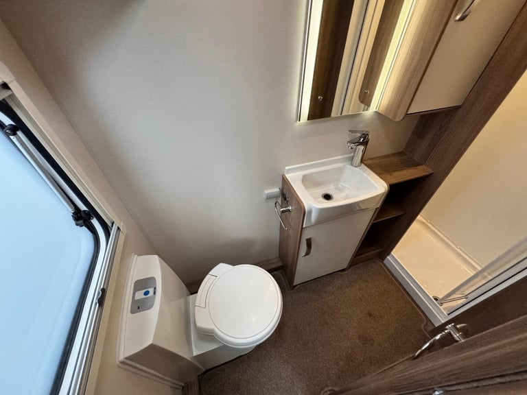 SWIFT KUDOS 530 SB 2018 MODEL 4 BERTH FIXED ISLAND BED TOURING CARAVAN