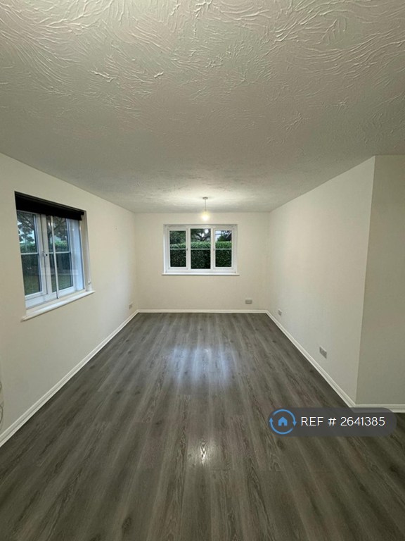 2 bedroom flat in Wordsworth Mead, Redhill, RH1 (2 bed) (#2641385)