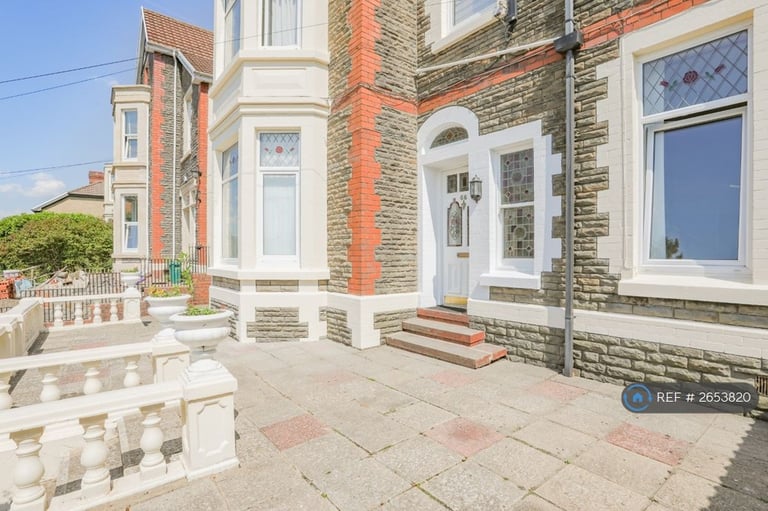 1 bedroom flat in Merthyr Road, Pontypridd, CF37 (1 bed) (#2653820)