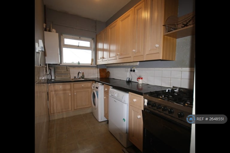2 bedroom flat in Greenway Parade, Chesham, HP5 (2 bed) (#2648551)