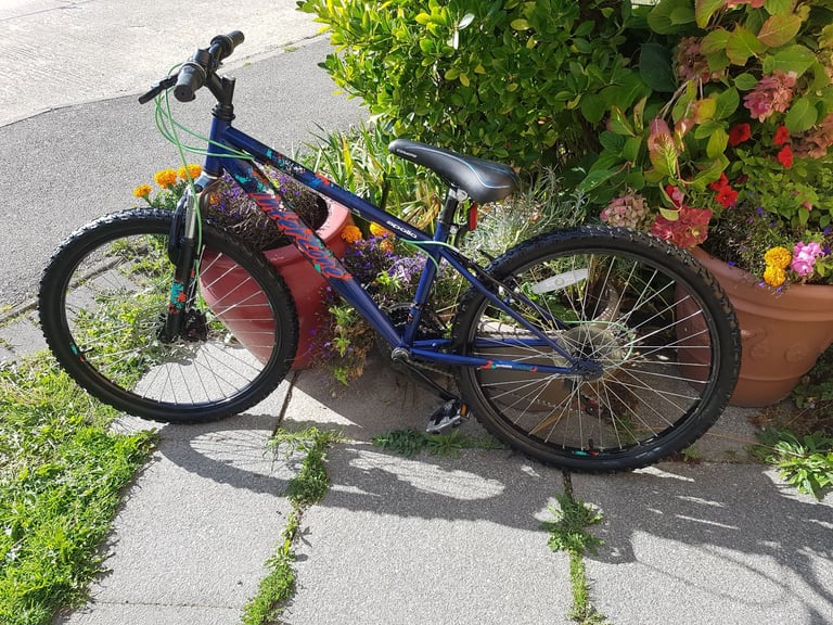 BOYS 24" WHEEL FRONT SUSPENSION BIKE 13" FRAME IN CLEAN CONDITION