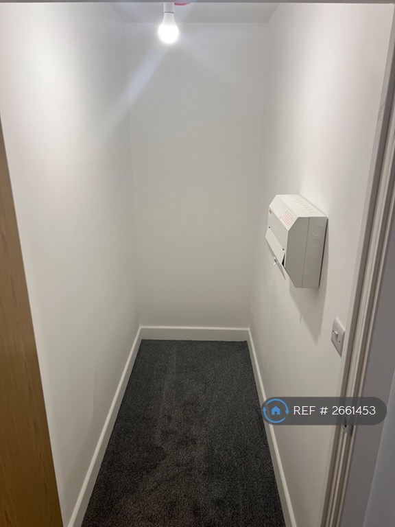 1 bedroom flat in High Street, Burton-On-Trent, DE14 (1 bed) (#2661453)