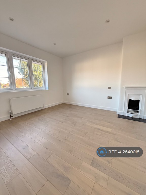 5 bedroom house in Halliwick Road, London, N10 (5 bed) (#2640018)
