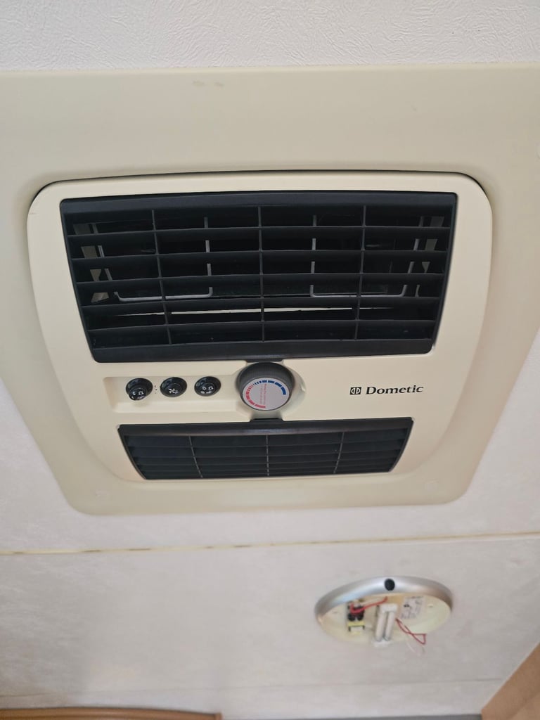 2005 Coachman VIP 530/4  Here is our 2005 Coachman VIP with a fixed bed 