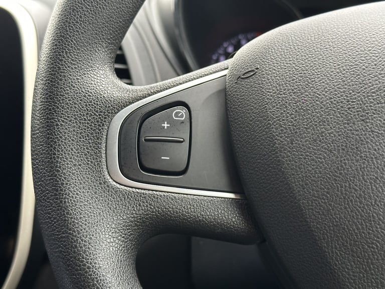 2019 Renault Captur 0.9 TCi Play Petrol Manual 5 Door Hatchback Cream
