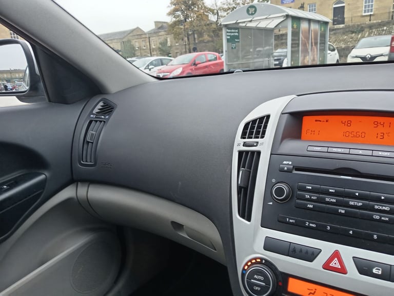 Kia, CEED, Hatchback, 2008, Manual, 1591 (cc), 5 doors