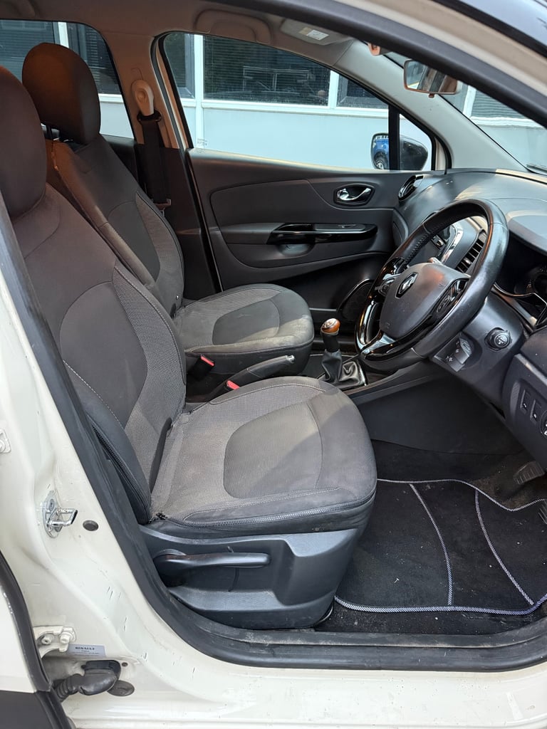 Renault, CAPTUR, Hatchback, 2014, Manual, 1461 (cc), 5 doors