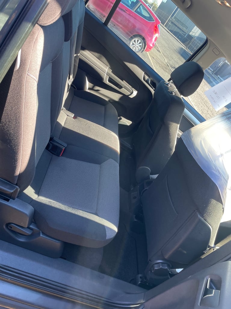 2014 7 seat Zafira 12m mot excellent condition 
