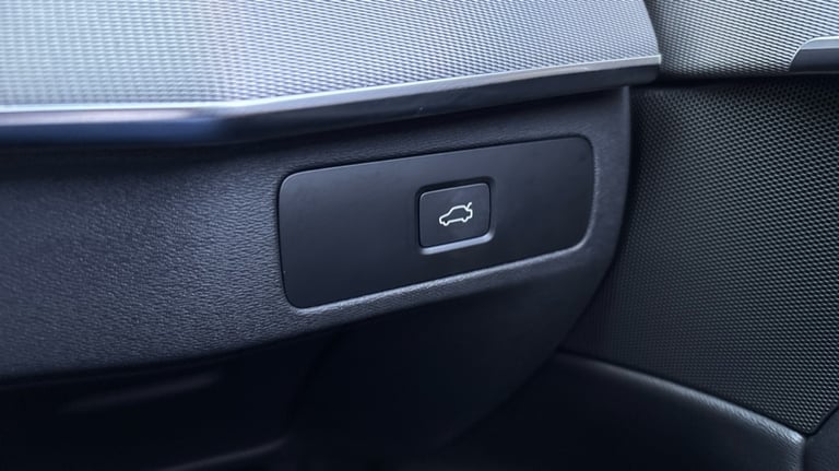 2024 Volvo XC90 Plus, B5 AWD Mild hybrid, Petrol, Dark, 7 Seats Estate Petrol Automatic