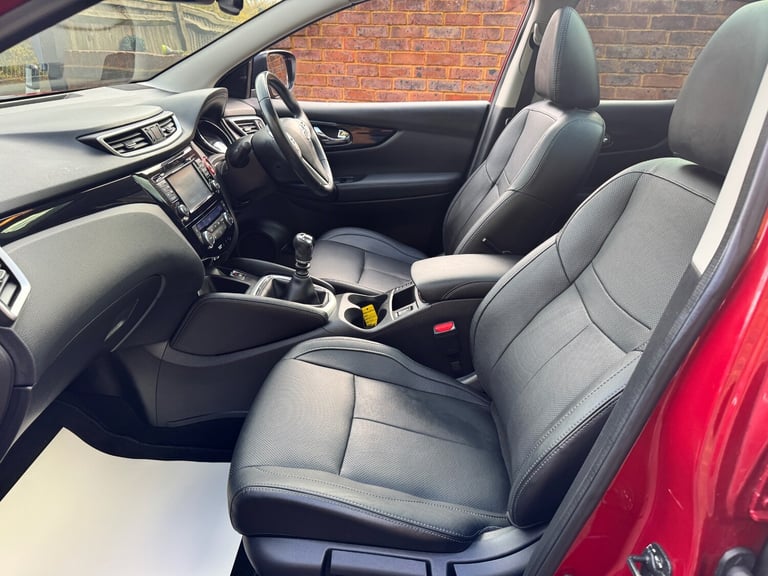 2015 Nissan Qashqai 1.6 DiG-T Tekna [Non-Panoramic] 5dr HATCHBACK Petrol Manual