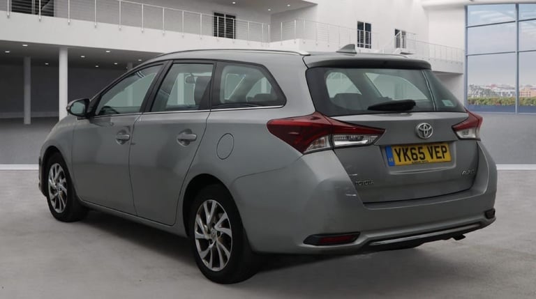 Toyota auris 2015 estate 1.2 petrol Euro 6 ulez compliant