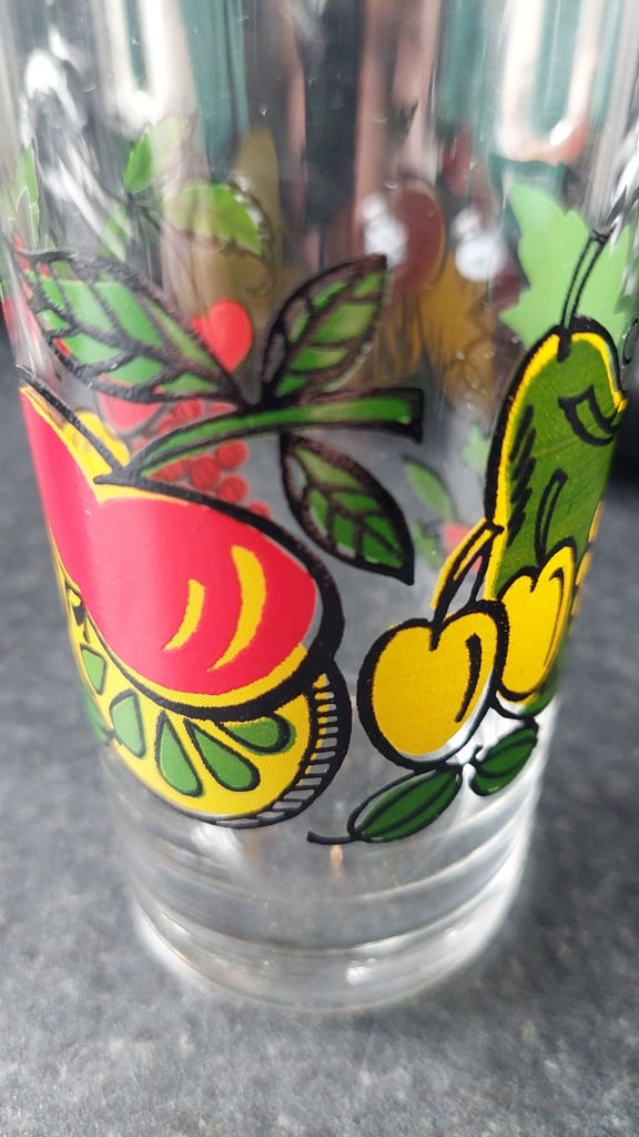 KITSCH ● FRUIT DESIGN ● DRINKING GLASSES ● RETRO 