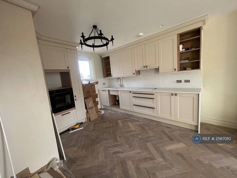 2 bedroom flat in Richmond Road, London, N2 (2 bed) (#2567010)