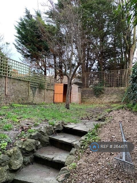 1 bedroom flat in Adrian Square, Westgate-On-Sea, CT8 (1 bed) (#2644171)