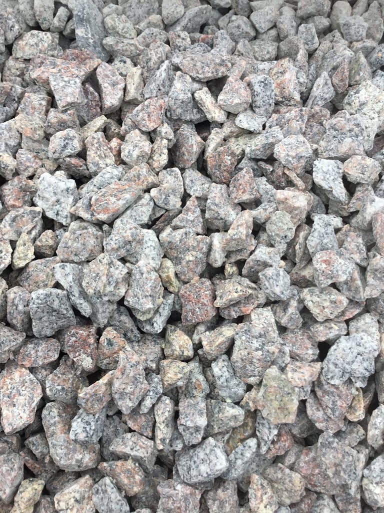 image for Bulk bags of silver/ pink granite garden and driveway chips/ gravel/ stones 