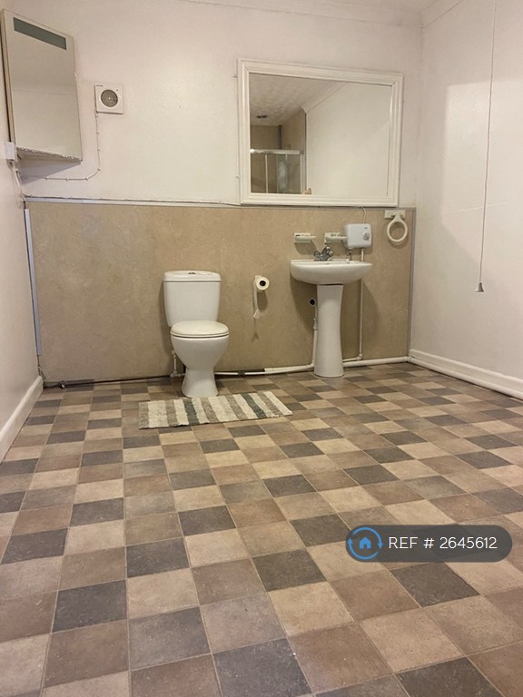 2 bedroom flat in Ivydene, Whitland, SA34 (2 bed) (#2645612)