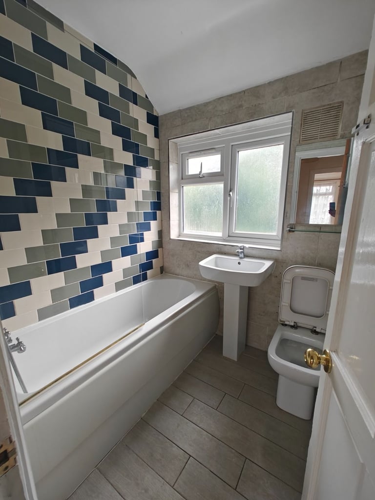 BEAUTIFUL 3 BEDROOM HOSUE TO RENT IN FELTHAM