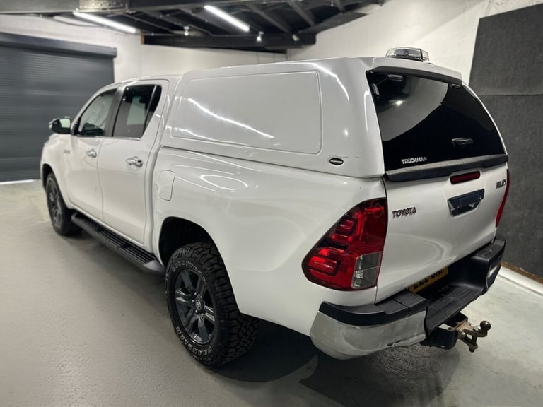 2022 Toyota Hilux 2.4 D-4D Icon Pickup Double Cab 4dr Diesel Manual 4WD Euro 6 (s/s) (150 ps) PIC...