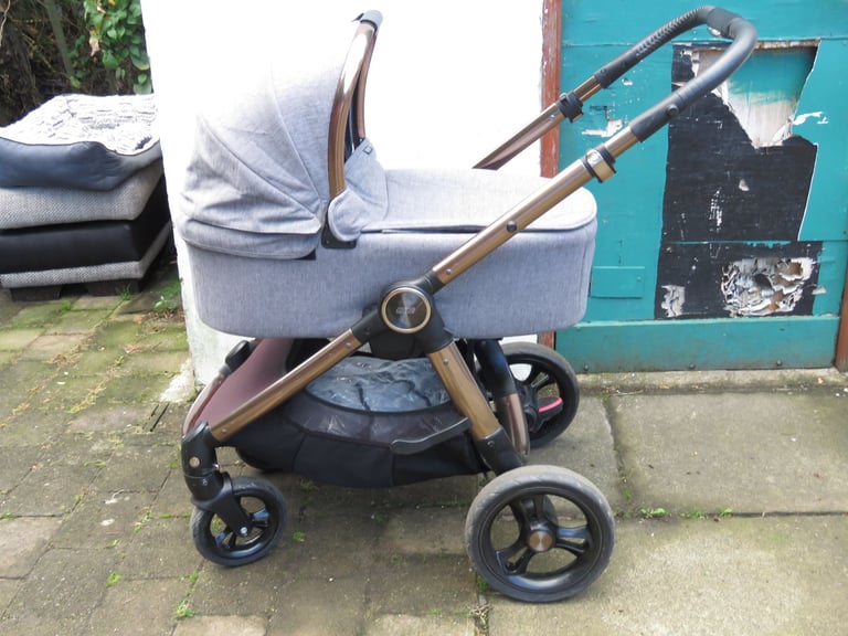 image for MAMAS & PAPAS pram