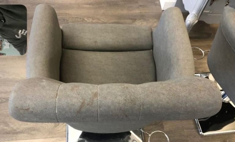 Selling 3 Hairdressers Chairs’