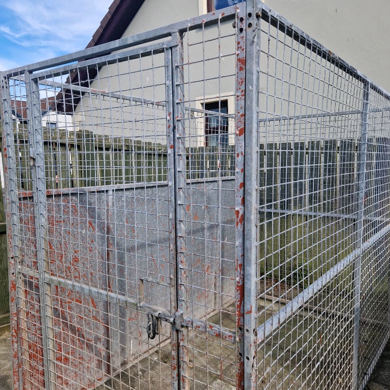 8 x 4ft galvanised dog cage