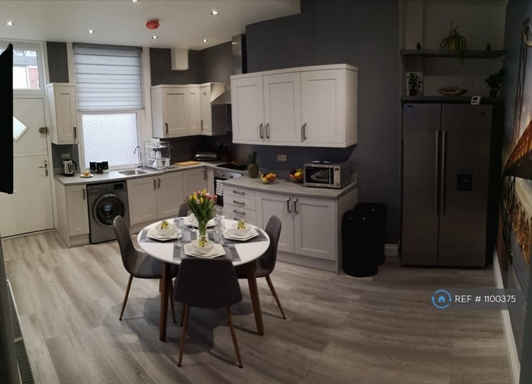 1 bedroom in Wesley Street, Wakefield, WF1 (#1100375)