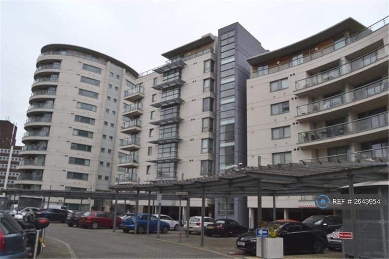 2 bedroom flat in Mercury Gardens, Romford, RM1 (2 bed) (#2643954)