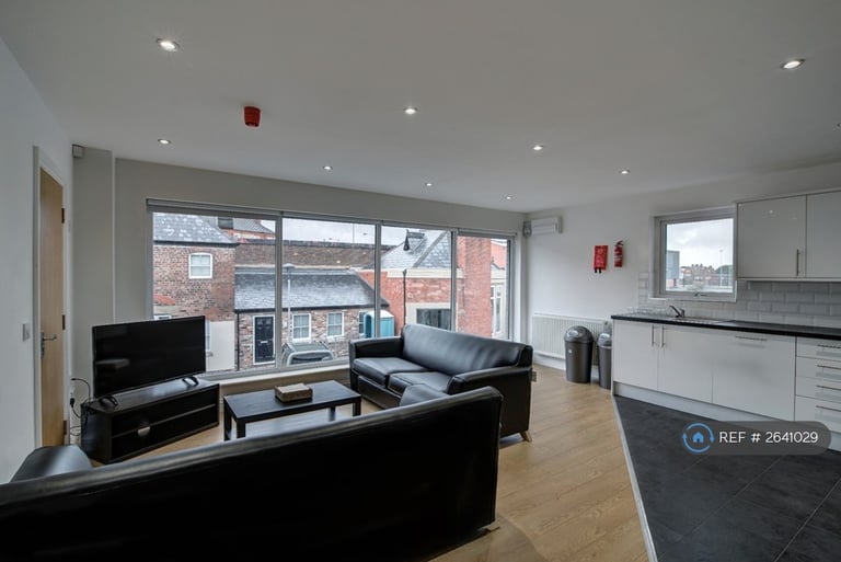 7 bedroom flat in Stonemasons Close, Liverpool, L7 (7 bed) (#2641029)