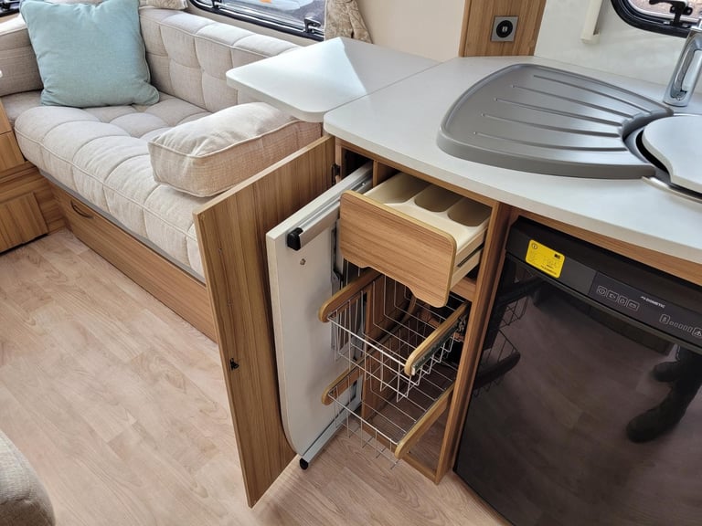 * SALE AGREED * Lunar Clubman CK 2018 Single Axle 2 Berth - Motor Mover