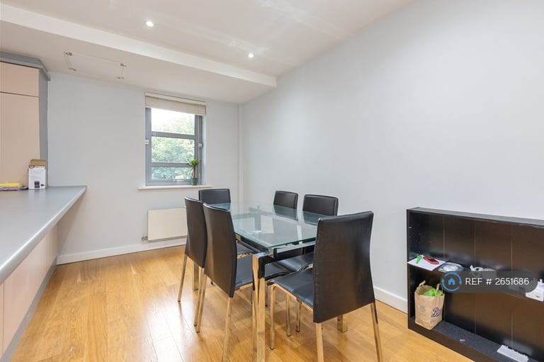 2 bedroom flat in Aldcliffe Road, Lancaster, LA1 (2 bed) (#2651686)