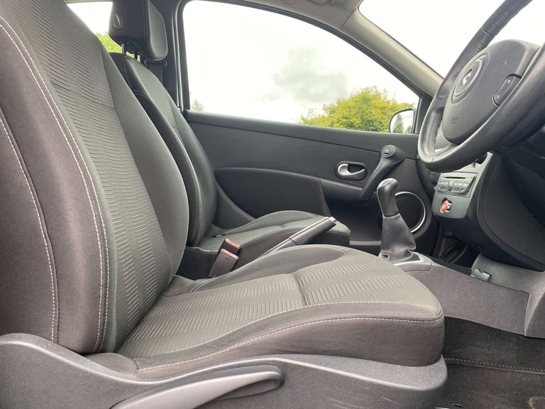 2010 Renault Clio 1.1 Clio Dynamique TomTom 16V 3dr Hatchback Petrol Manual