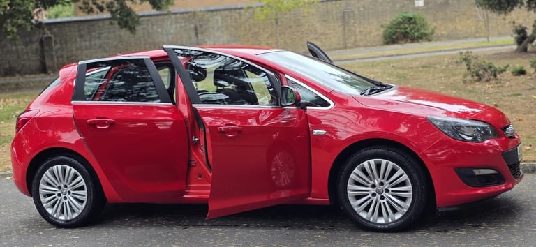 2015 Vauxhall Astra 1.6i Excite Euro 6 5dr HATCHBACK Petrol Manual