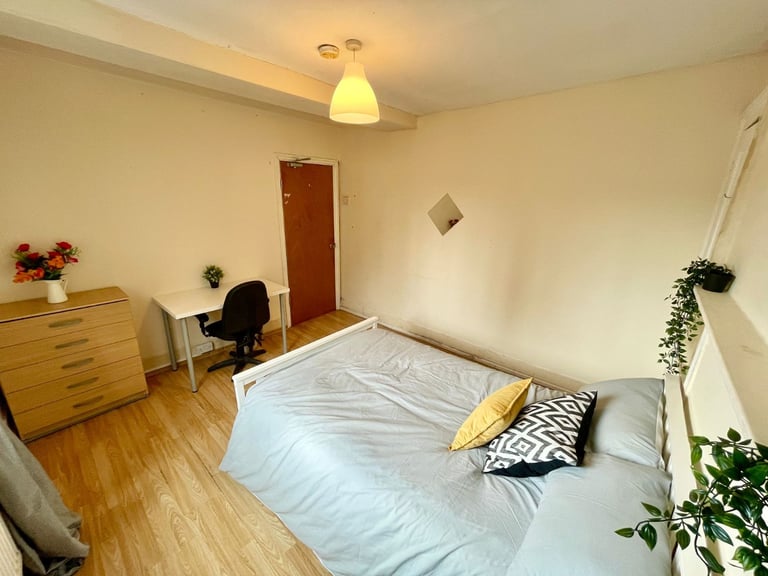 🔥Spacious Double Room✨Just Minutes from Limehouse Station!!