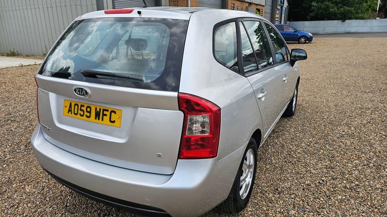 KIA CARENS 1.6 S 2009