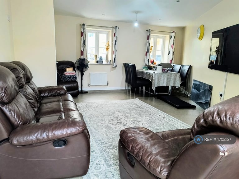 3 bedroom house in Oldmead Close, Harold Hill, Romford, RM3 (3 bed) (#1702157)