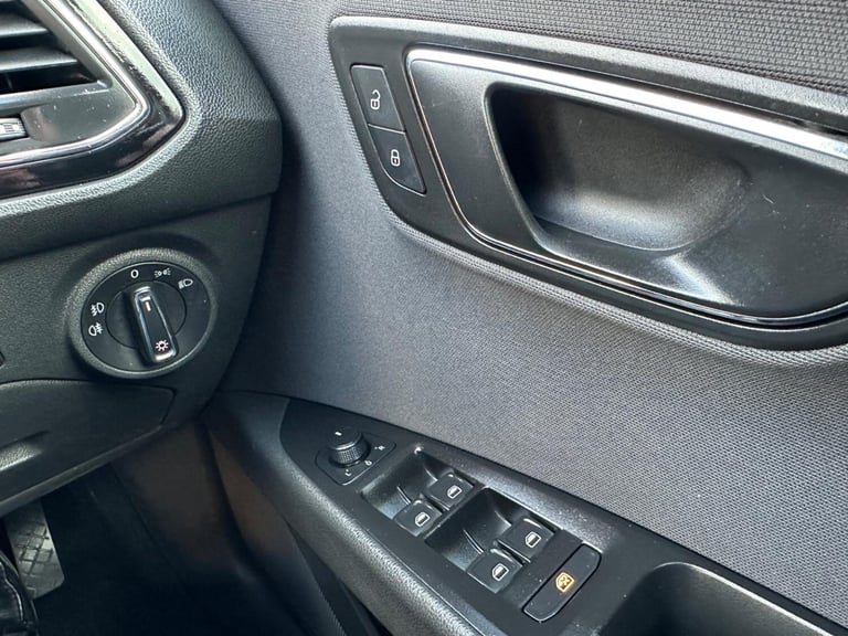 2014 SEAT Leon 1.6 TDI CR SE Euro 5 (s/s) 5dr HATCHBACK Diesel Manual