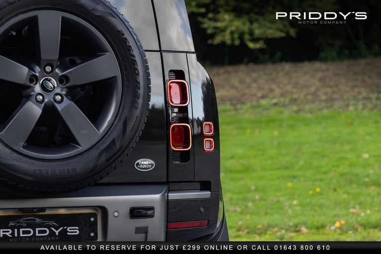 LAND ROVER DEFENDER 90 2.0 P300 X-Dynamic HSE - Amazing spec. Massive presence.