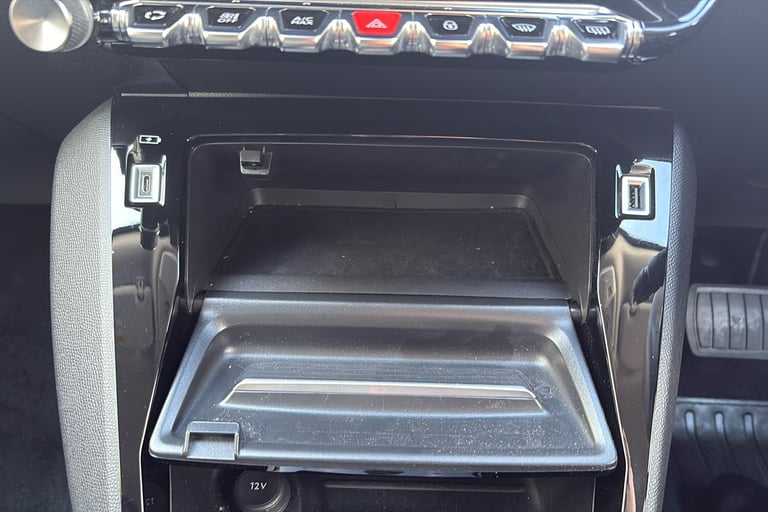  Peugeot E 2008 50kwh Allure Premium Suv 5dr Electric Auto 7kw Charger 136 Ps