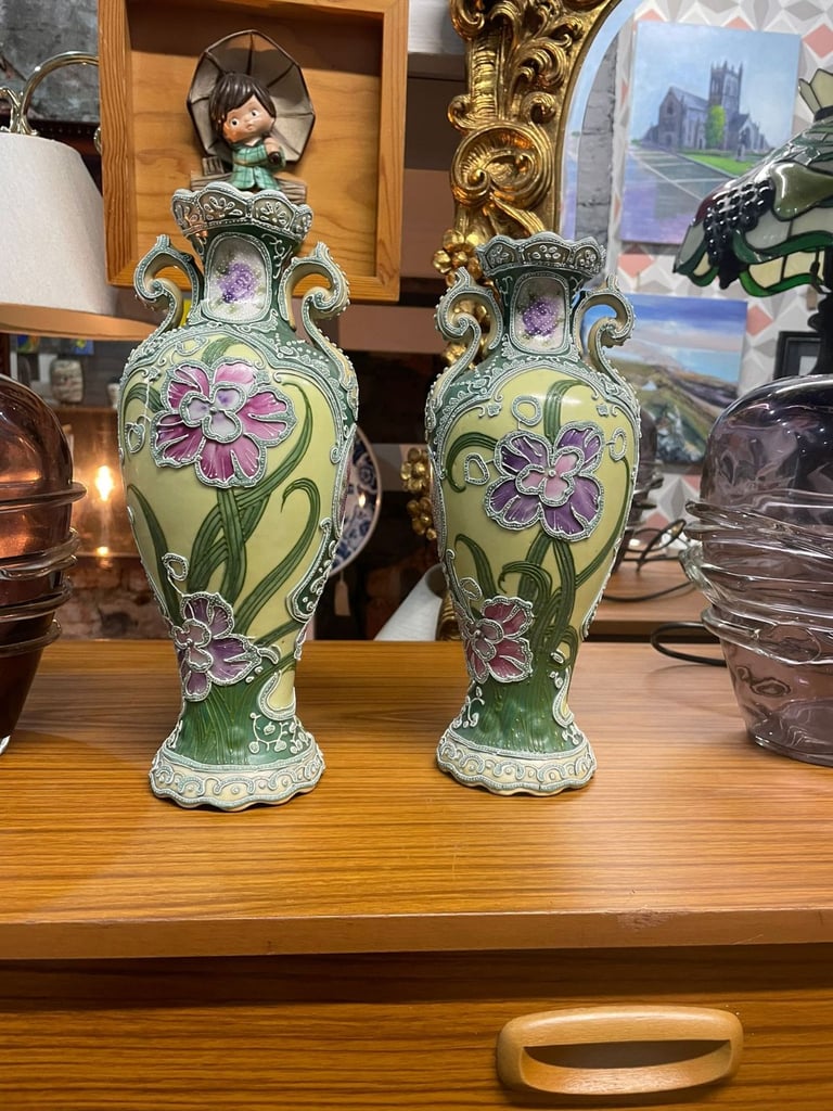 Chinese and Japanese vases and furniture 