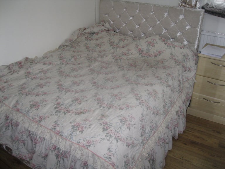 image for FREE DOUBLE BED COVER VALANCE LEICESTER LE4 5DJ