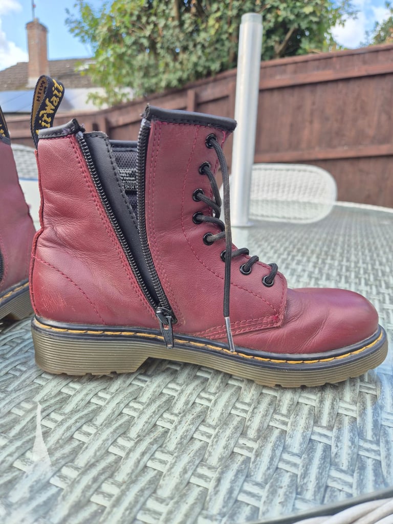 Dr Martens junior Size 3