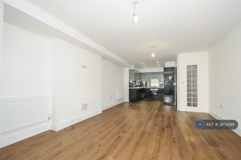 3 bedroom flat in Evering Road, London, E5 (3 bed) (#2674199)